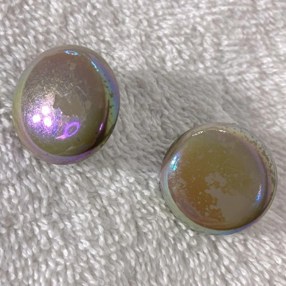 Vintage  Taupe Plastic Circle W Iridescent Coating Clip On Earrings - Picture 9 of 10